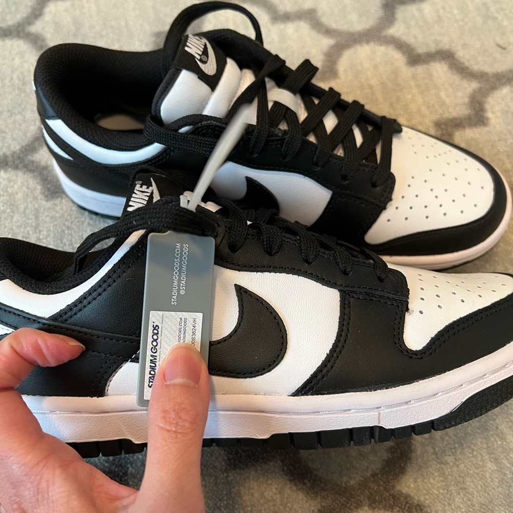 Nike PANDA Dunks - Picture 4 of 4